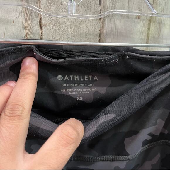 Athleta Black CAMO CONTENDER 7/8 TIGHT IN POWERLIFT - Picture 4 of 9